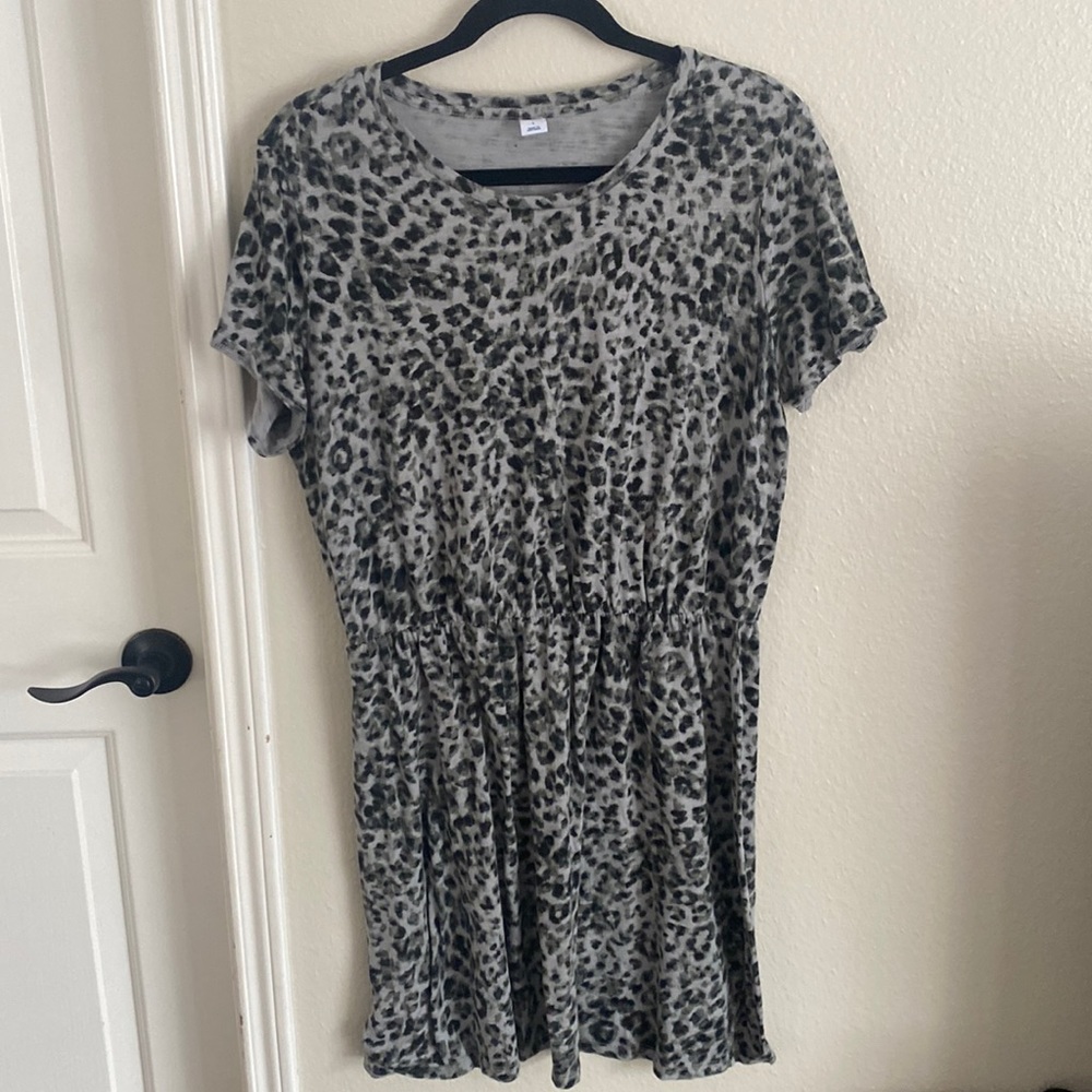 Old Navy - Size Large - Gray & Black Animal Print Short Sleeved dress